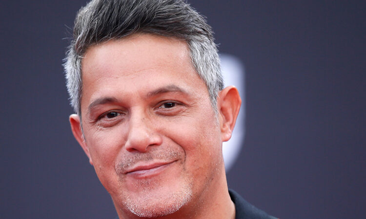 Alejandro Sanz comparte en su Instagram Y si fuera ella de Jonghyun de SHINee