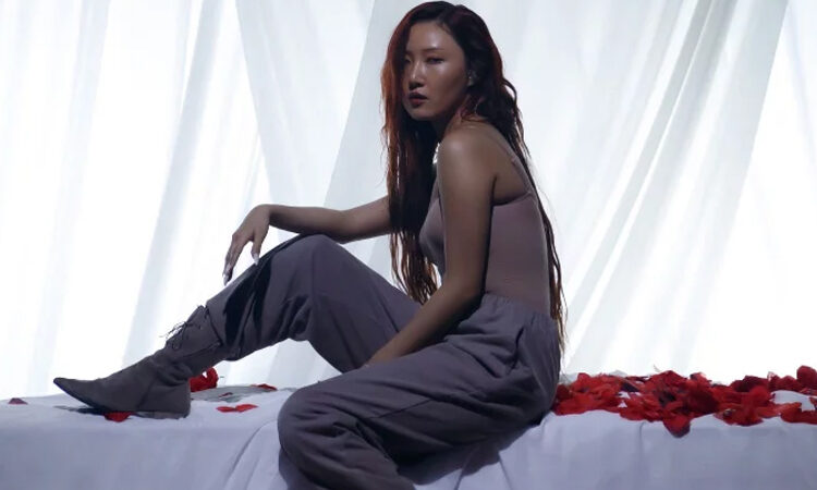 Hwasa revela que se lesiono justo antes de su comeback