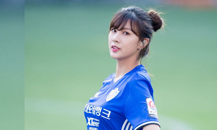 Hayoung de Apink y Kim Sejeong de Gugudan responden a los rumores sobre el equipo de fútbol
