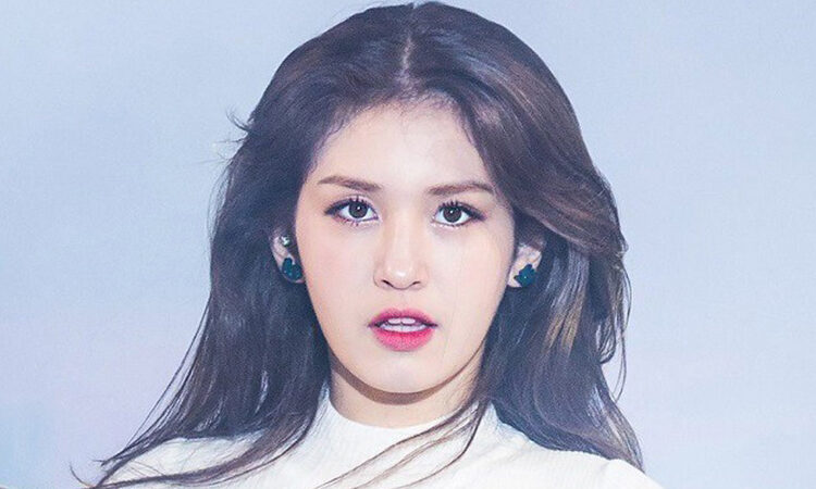 Somi firma con Interscope Records hogar de Blackpink