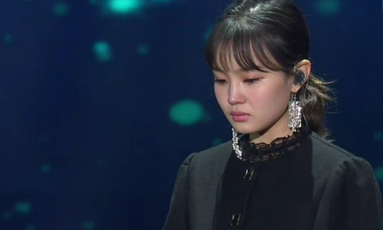 Lee Hi habla sobre la muerte de Jonghyun y cómo le afectó la canción que escribió para ella