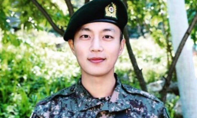 Yoon Doojoon de Highlight fue un consejero durante su servicio militar