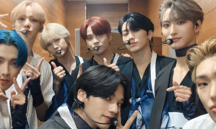 ATEEZ realiza presentación en Hanbok en honor a el Día de la Liberación Nacional