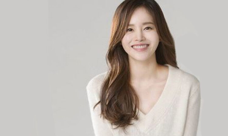 Lee Young Ah recibe a su primer hijo