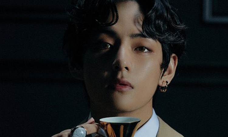 V de BTS es el primer artista coreano en en liderar las listas de singles de iTunes en Japón