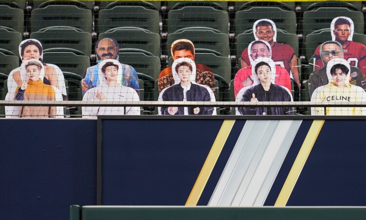 BTS assiste ao jogo de beisebol Dogers and Rays de uma maneira peculiar