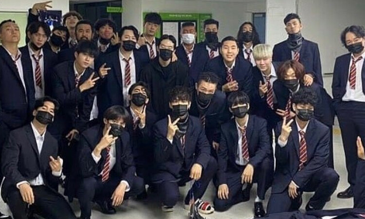 Mira como el STAFF de Map Of The Soul ON:E celebra la finalización del concierto