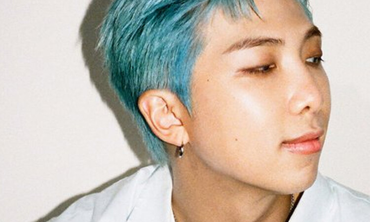 Consigue el impresionante cabello azul cielo de RM para ‘Dynamite’