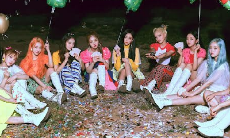 BlockBerry Creative es foco de críticas por usar photoshop con LOONA