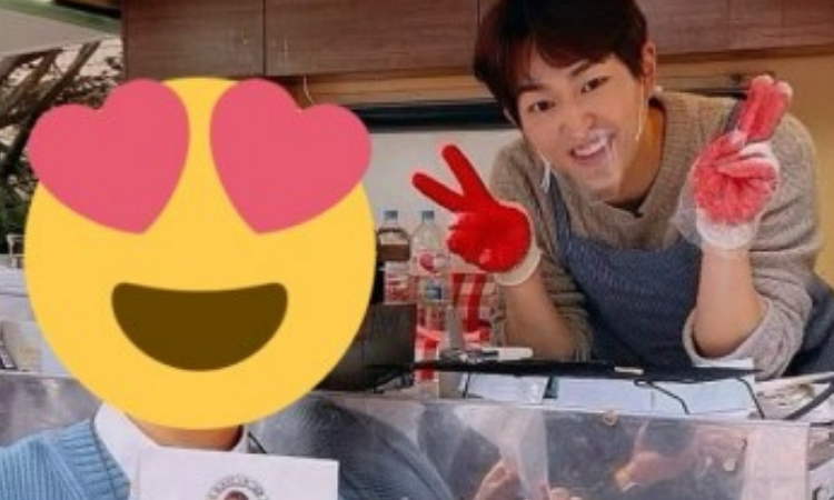 Onew de SHINee es visto dando pasteles fuera de SM Entertainment