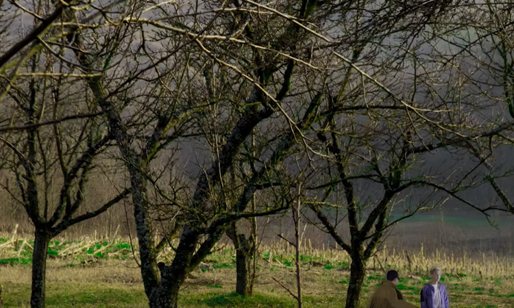 MQ y Loey le dan la bienvenida a octubre con su mv Clock Breeze