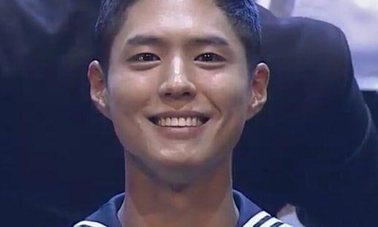 Park Bo Gum celebra el Año Nuevo Lunar desde la Marina