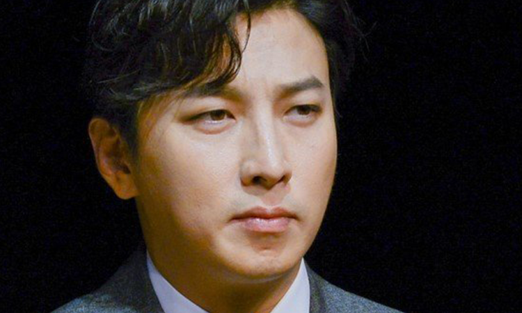 Park Gun-hyung firma contrato exclusivo con IOK Company