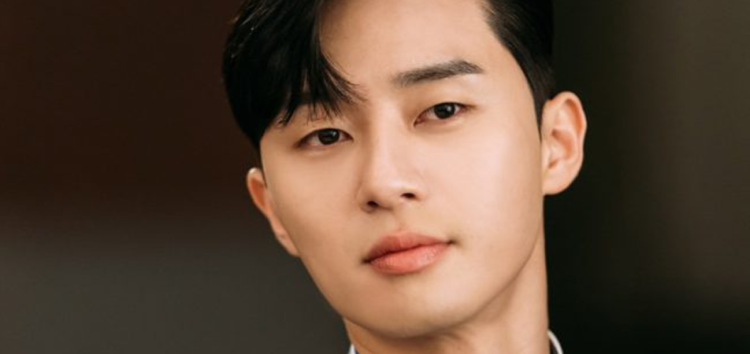 Park Seo Joon cativa seus fãs mostrando-lhes como ele era quando criança