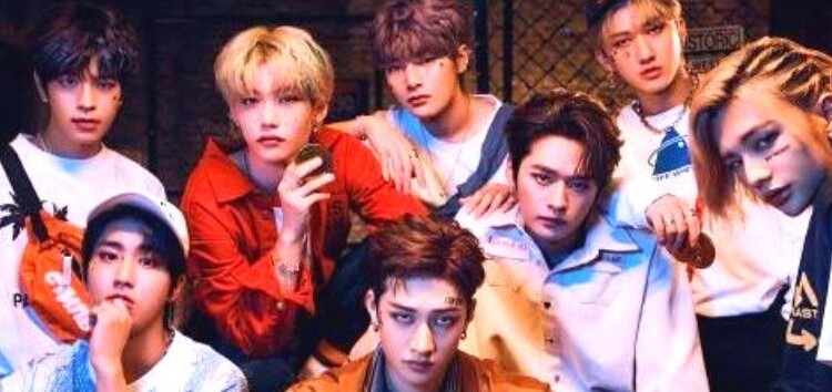 Confira as fantasias que o Stray Kids usou para o seu fandom