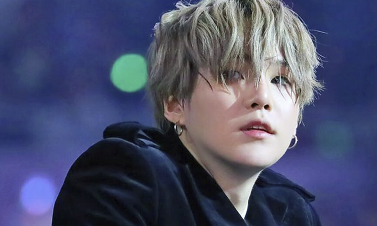 Suga de BTS rompe su chaleco con el poder de sus músculos
