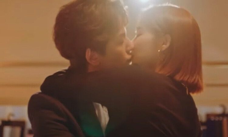 Existe una fuerte tensión dentro del romance de The Spy Who Loved Me