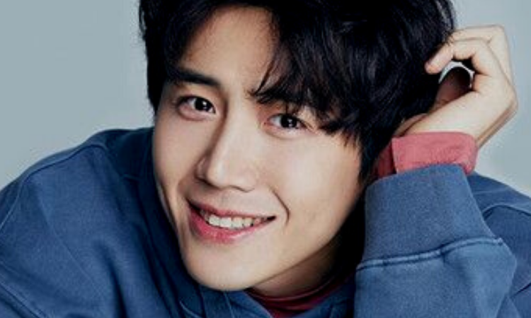 Kim Sun Ho explica por qué decidió debutar como actor a una edad más avanzada que la mayoría