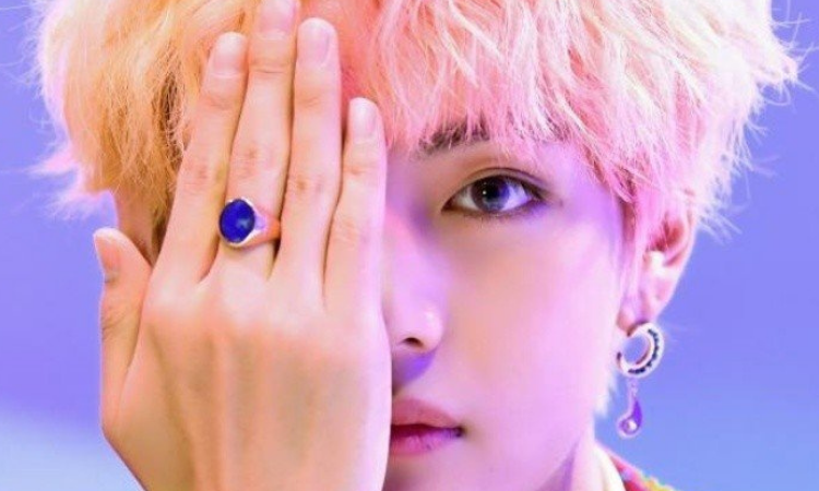 V de BTS revela que sufre una dolorosa enfermedad
