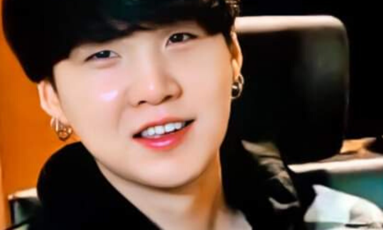 Suga se conecta con sus fans en V Live por primera vez desde su operación