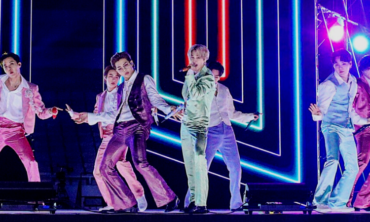 BTS realiza legendaria presentación de 'Life Goes On' y 'Dynamite' en los AMAs 2020