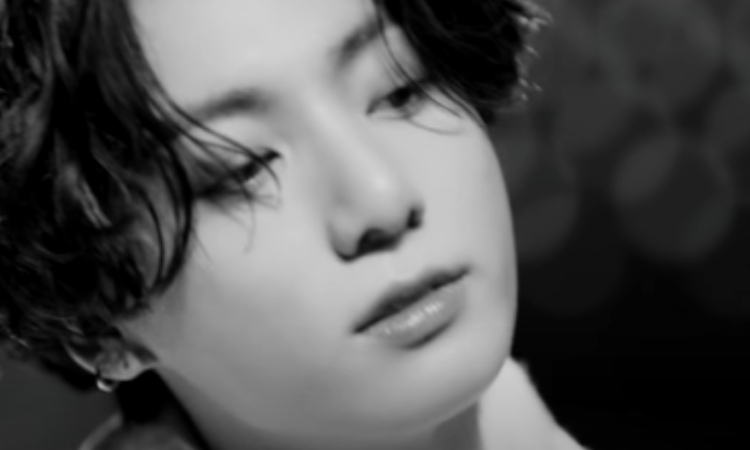 Las escenas más icónicas de Jungkook en el MV de 'Life Goes On'