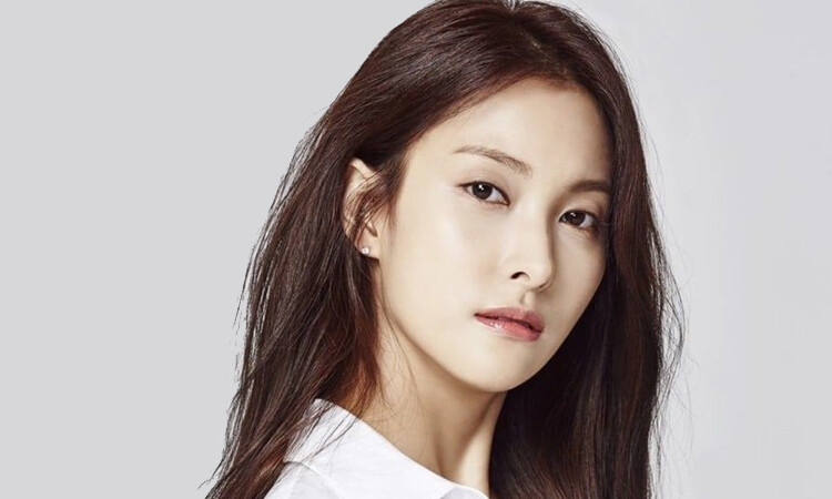 Gyuri ataca a un netizen que mencionó a la fallecida miembro de KARA, Hara