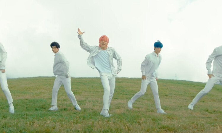 Sigue el ritmo de Blue Hour con TXT en el dance practice