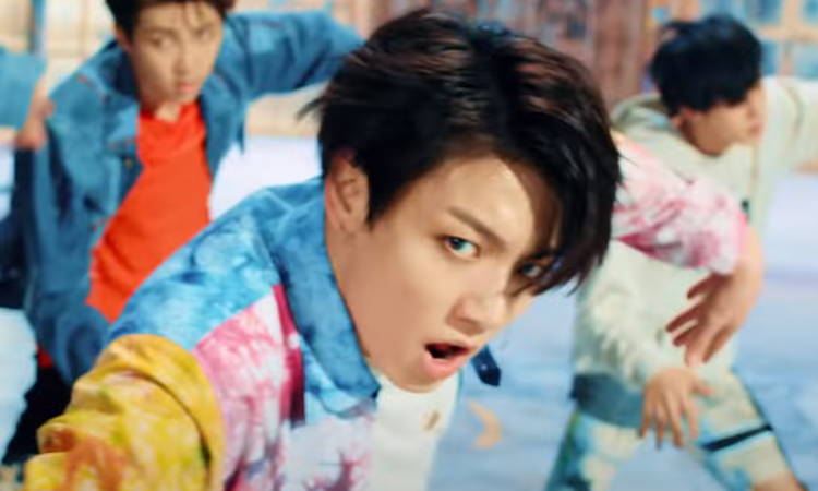 Video: Yeonjung de Cosmic Girls transforma 'Fake Love' de BTS en una balada