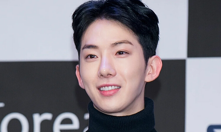 Jo Kwon rompe estereotipos al usar sus tacones rojos en los 'Korea Musical Awards'