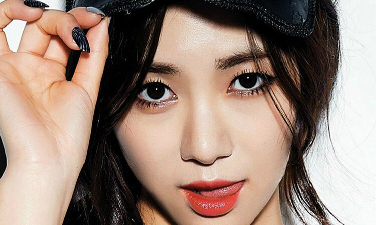 Mina, ex miembro de AOA, preocupa a los fans con sus nuevas fotos en Instagram