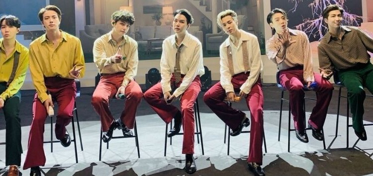 Popular director de K-pop reacciona a 