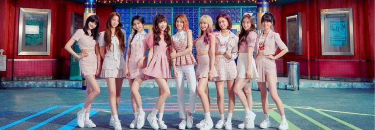 NiziU’s debut MV, ‘Step and a step’ excede 3,2 milhões de visualizações