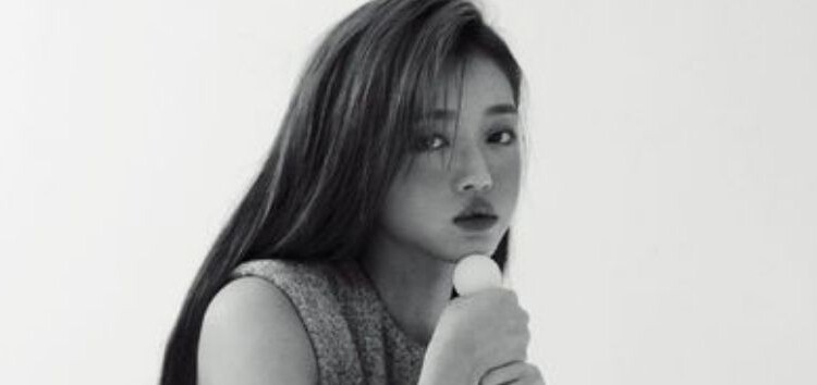 YooA de Oh My Girl luce radiante en sesión de fotos para GQ