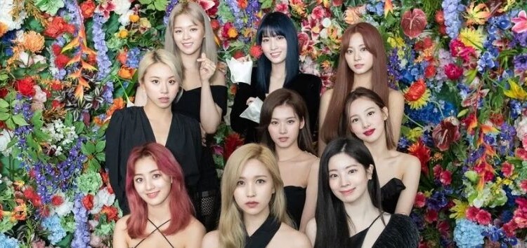 Twice revela que hay más de una canción en 