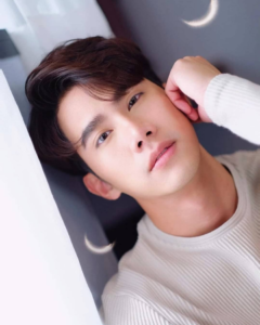 El Actor Tailandés Tul Pakorn, fue Diagnosticado con "Parálisis de Bell"