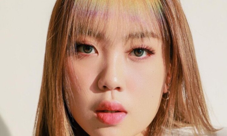 Lee Young Ji muestra su flequillo arcoíris