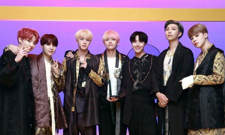 ¡Síguenos! para que no te pierdas las noticias de tus favs