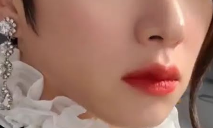 Este idol masculino vestido de chica causa conmoción entre los internautas