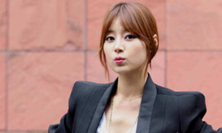 Actriz Han Ji Hye anuncia su primer embarazo después de 10 años de matrimonio