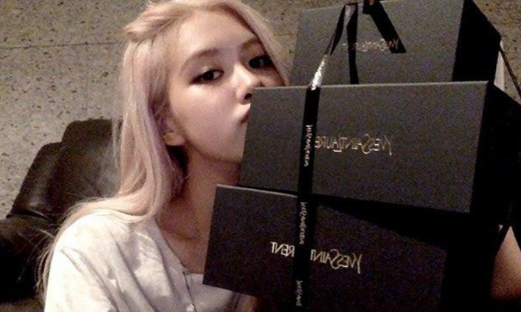 Rosé de BLACKPINK recibe una cantidad abrumadora de regalos de Yves Saint Laurent