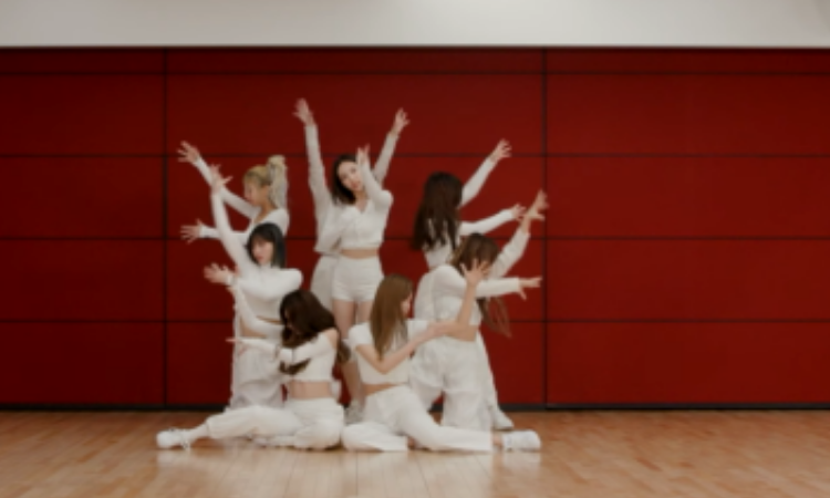 TWICE presenta un atractivo vídeo de práctica para su canción 'Cry For Me'
