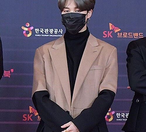 Jimin de BTS, todo un icono de Moda en la alfombra roja de KBS Gayo Daechukje