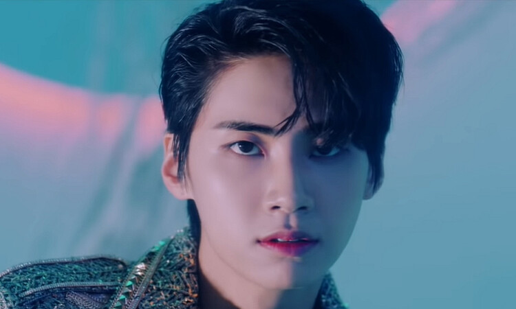 Homem se divorcia da esposa por ser fã de Lee Jin Hyuk da UP10TION