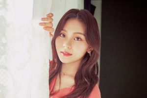 Umji de GFRIEND no participará en ciertas actividades debido a una lesión en la pierna