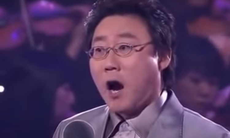 O barítono coreano Choi Hyun Soo executou com maestria 