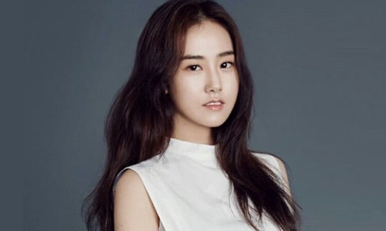 Gayoon, ex miembro de 4MINUTE, firma contrato exclusivo con Redwoods