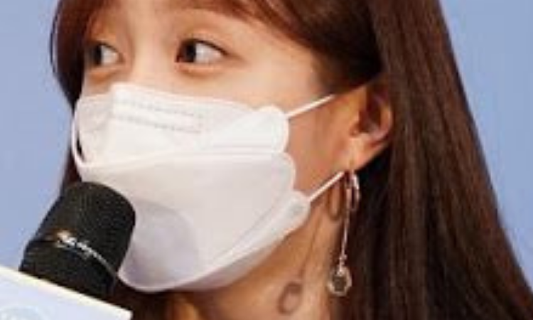 Hani de EXID dice que Chungha siguió disculpándose luego de su diagnóstico de COVID-19