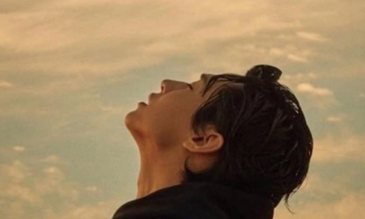 El nuevo álbum de Henry 'JOURNEY' alcanza el número 1 en la lista de álbumes semanales de Gaon