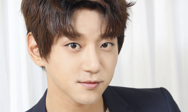 Hwang Chiyeol crea su propia agencia y anuncia próximo regreso